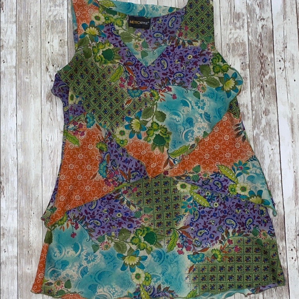 Sleeveless tunic top